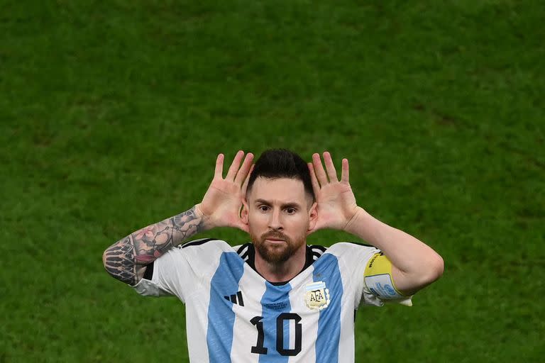 Messi celebra después de convertir el segundo gol para la Argentina durante el partido con Países Bajos