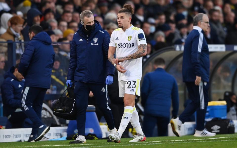 Kalvin Phillips of Leeds United leaves the field injured during the Premier League match between Leeds United and Brentford at Elland Road on December 05, 2021 in Leeds, England. - GETTY IMAGES