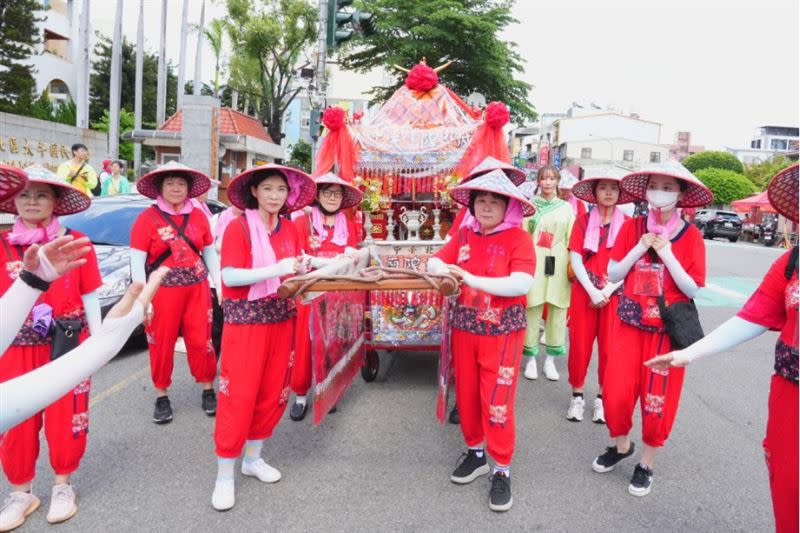 城隍夫人首次出巡。（圖／翻攝自北台中城煌廟粉絲專頁）