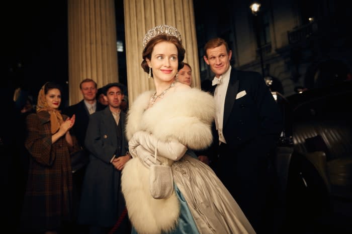 Netflix estaría estudiando retomar The Crown en una versión reducida y recreando momentos puntuales de la realeza británica