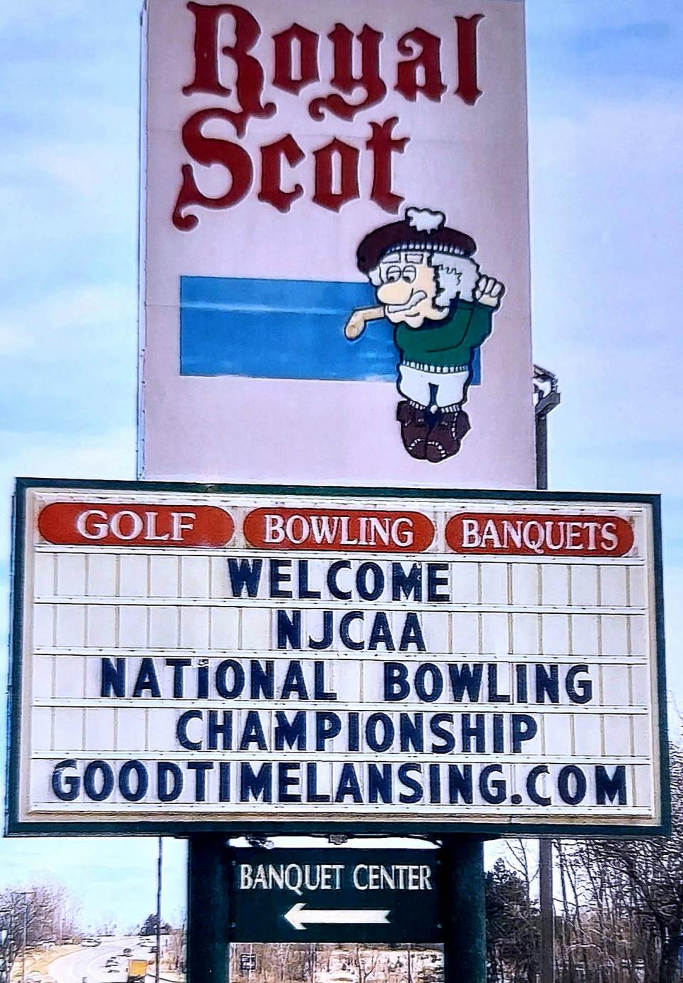 Signs welcome teams from Herkimer College and elsewhere to the 2022 NJCAA championship tournament at Royal Scot Golf and Bowling in Lansing, Michigan.