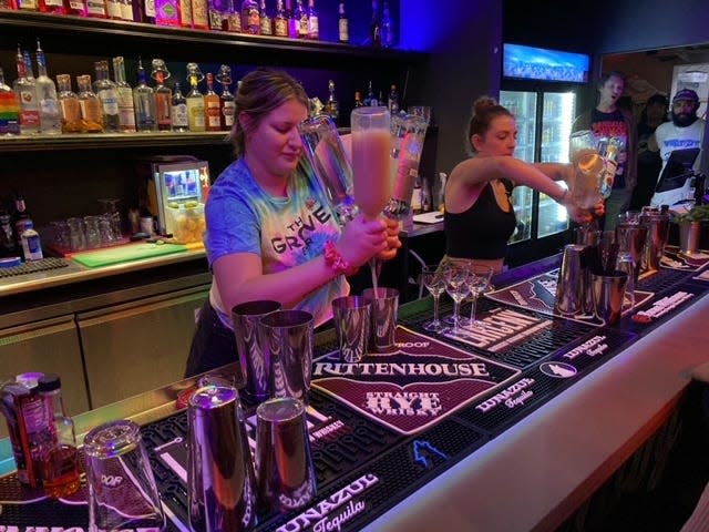 Karson Edie, left, from The Grove bar and Michaela Tetzlaff, from Frida Southwest race to complete daiquiris in the speed round of the Bartender Smackdown.