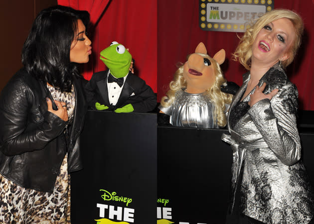 miss piggy and kermit kissing