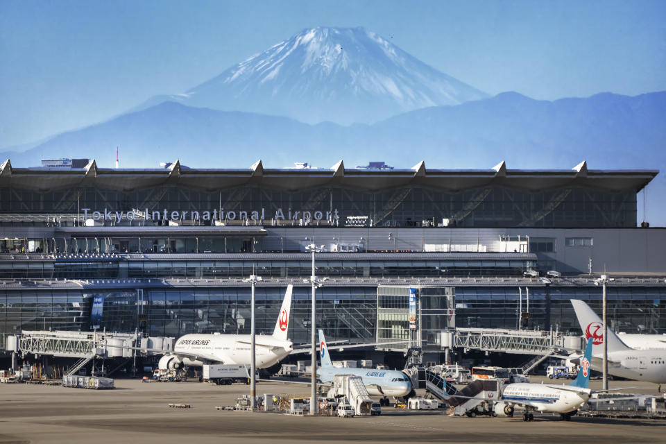 一架土耳其航空公司的客機20日晚間降落日本東京羽田機場途中偏離航道，朝著與管制員指示相異的跑道飛行，並在降至高度約300公尺之際，所幸管制員及時察覺且指示土航飛機重飛，未釀成事故。（示意圖／Getty Images）