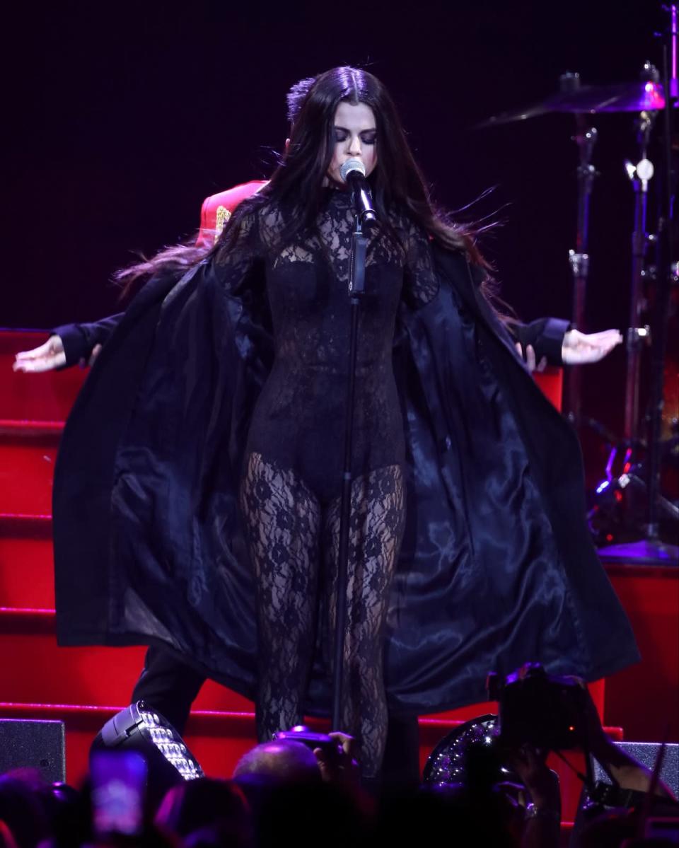 Selena Gomez performs at 102.7 KIIS FM’s 2015 Jingle Ball