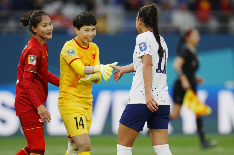 United States' Sophia Smith (11) and Vietnam's goalkeeper Thi Kim Thanh Tran (14) shake hands after the Women's World Cup Group E soccer match between the United States and Vietnam at Eden Park in Auckland, New Zealand, Saturday, July 22, 2023. (AP Photo/Abbie Parr)