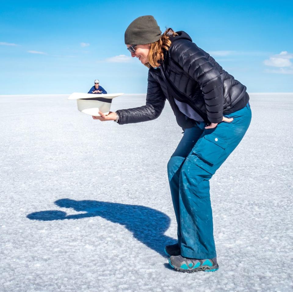 Salar de Uyuni optical illusion bolivia perspective