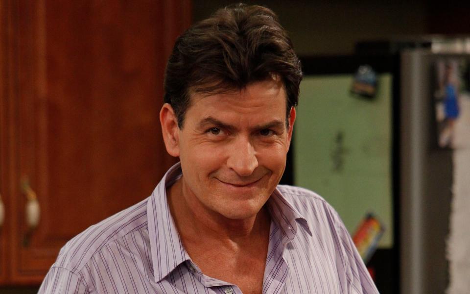 Hätten Sie es gedacht? Vor einigen Jahren meldete "Two and a Half Men" und "Anger Management"-Star Charlie Sheen tatsächlich ein Patent an. Was er erfand, welche anderen Promis mit skurrilen Produkt-Ideen überraschten und wem gar posthum noch eine zweite Karriere als Erfinder vergönnt war, verrät die Galerie ... (Bild: Concorde Home Entertainment)