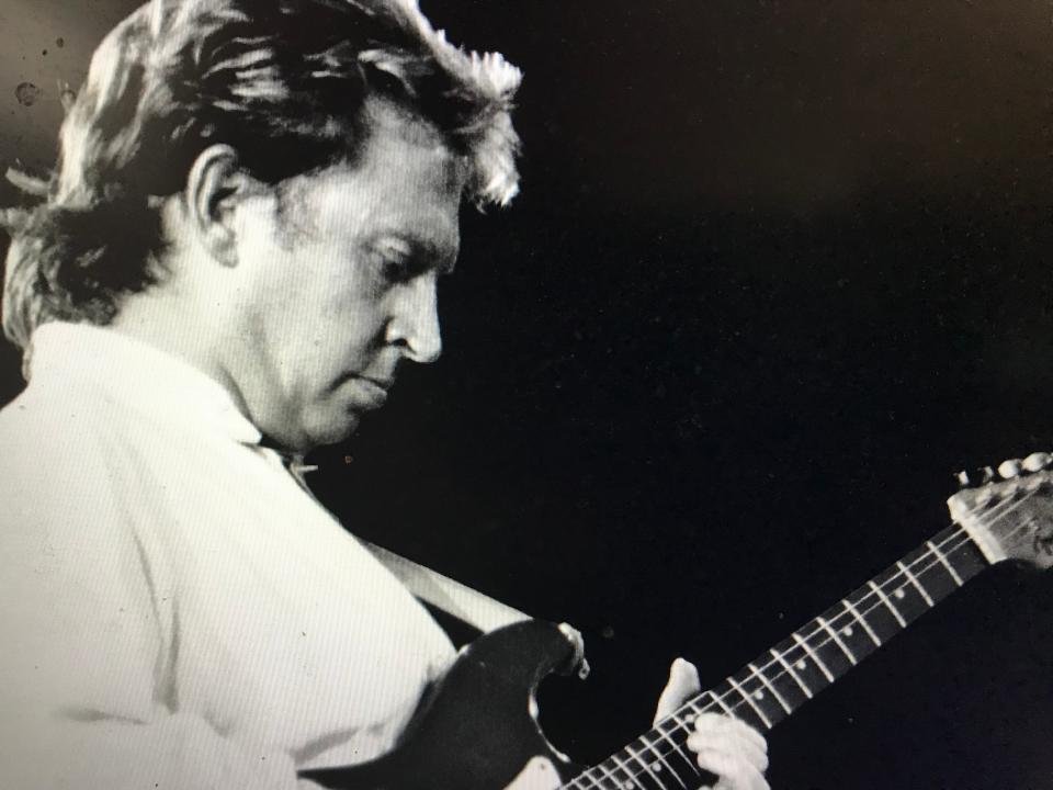 Andy Summers brings his solo tour our way.