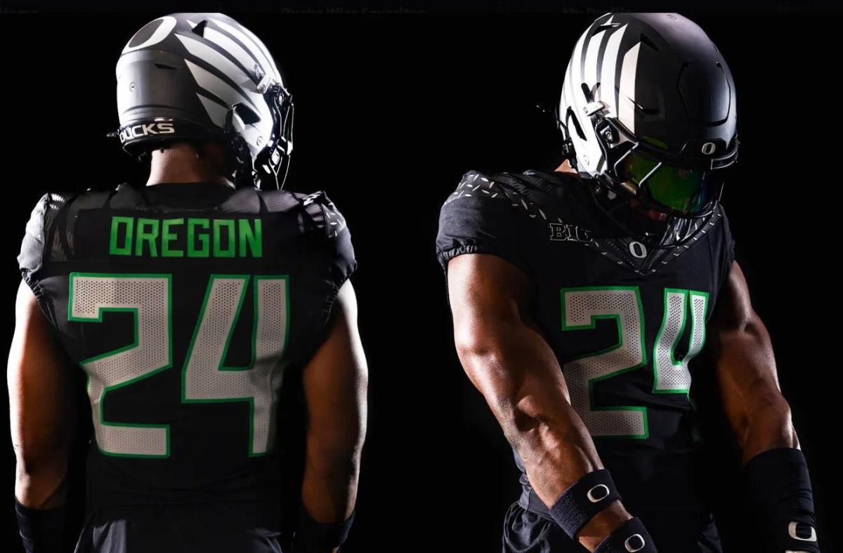 Oregon football reveals uniform combination for Ohio State game. See the look