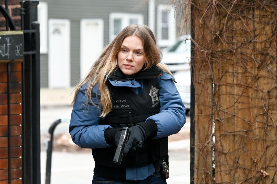 tracy spiridakos as hailey upton, chicago pd season 10