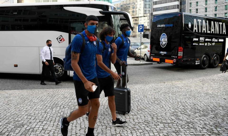 Atalanta’s players arrive in Lisbon for Wednesday’s Champions League quarter-final tie with Paris Saint-Germain.