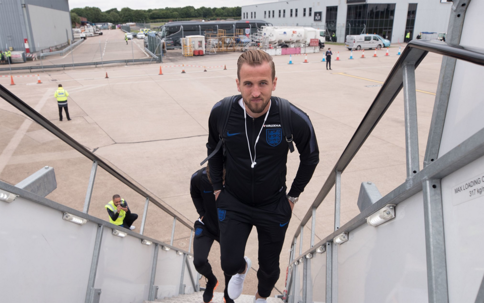 England skipper Harry Kane boards the plane to Russia PIC: <a href="https://twitter.com/England" rel="nofollow noopener" target="_blank" data-ylk="slk:@England;elm:context_link;itc:0;sec:content-canvas" class="link ">@England</a>