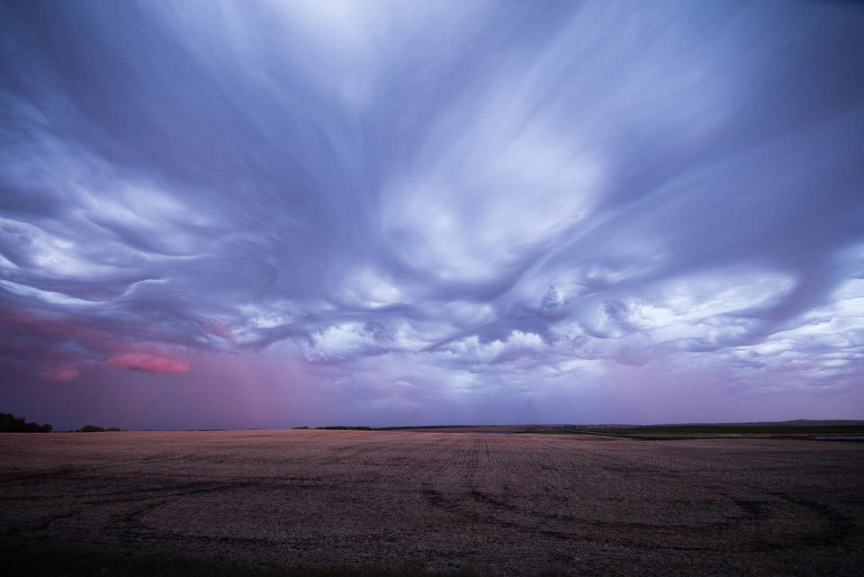 <p>“I’ve seen tons of photos of <em>undulatus asperatus</em> clouds but never anything like what we witnessed with our own eyes.” (Photo: Mike Olbinski/Caters News) </p>