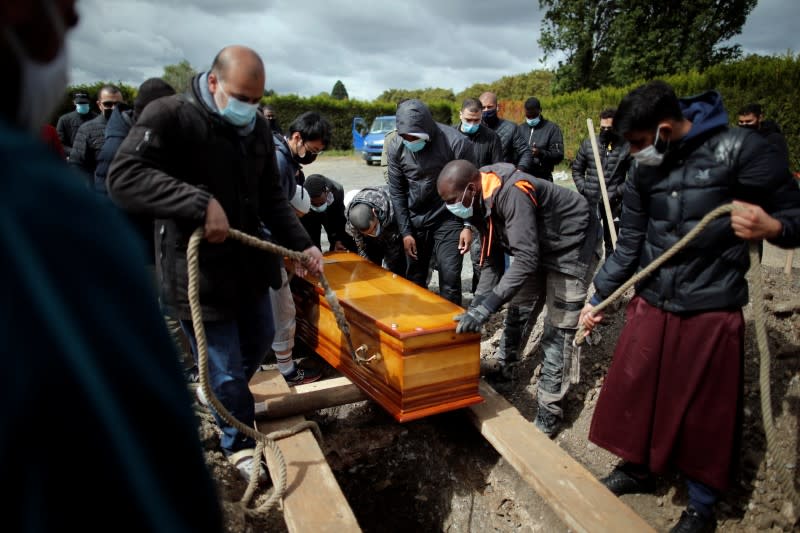 Funeral of Abukar Abdulahi Cabi, a Muslim refugee who died of COVID-19, in La Courneuve