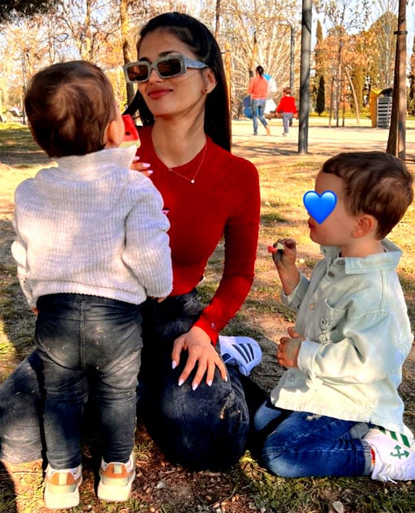 Sara Sálamo con sus hijos