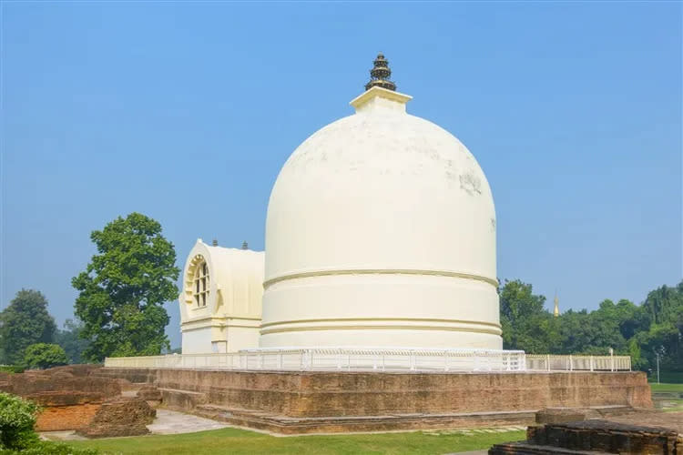 星雲大師坐龕設計為「涅槃塔」，此設計源自印度北方的拘尸那揭羅城中的涅槃塔。圖／123RF佛光山提供