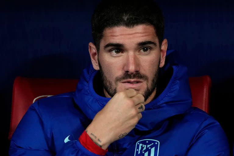 Rodrigo de Paul en el banco de suplentes de Atlético de Madrid