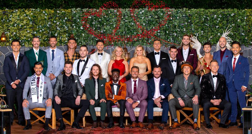 Bachelorettes Elly and Becky Miles with their 20 bachelors. Photo: Channel 10.