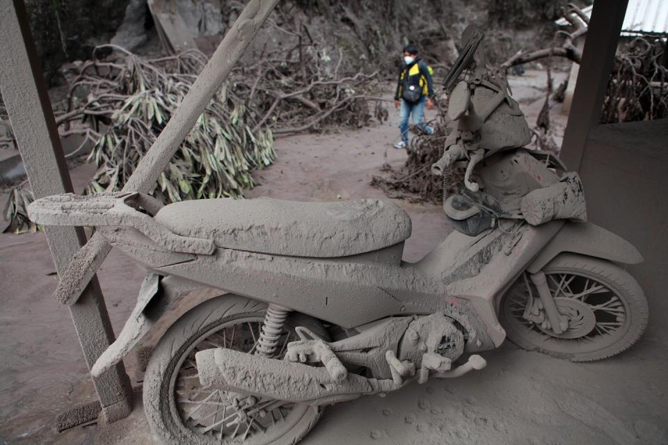 After the eruption at Mount Semeru, nearby villages were covered in volcanic ash. <a href="https://www.gettyimages.com/detail/news-photo/motorbike-is-covered-with-volcanic-ashes-after-mount-semeru-news-photo/1237024024?adppopup=true" rel="nofollow noopener" target="_blank" data-ylk="slk:Bayu Novanta/Xinhua News Agency via Getty Images;elm:context_link;itc:0;sec:content-canvas" class="link ">Bayu Novanta/Xinhua News Agency via Getty Images</a>