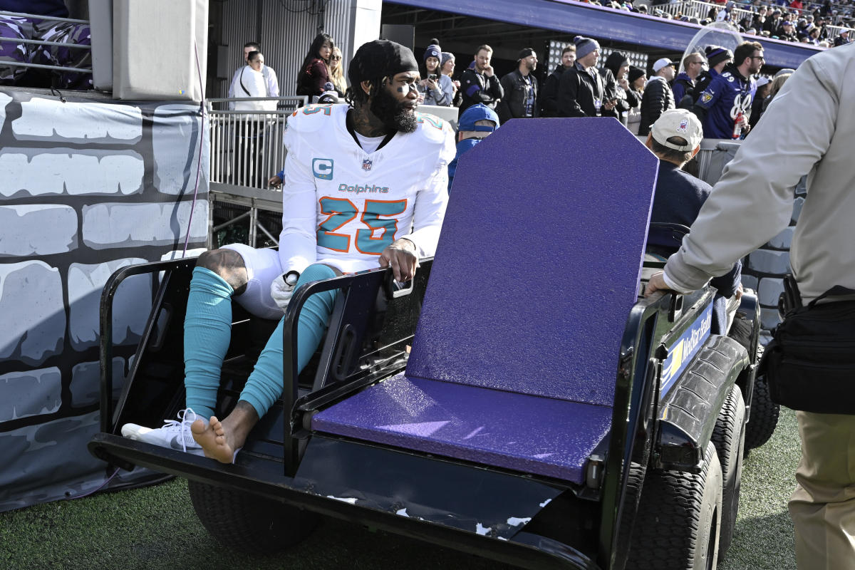 Pro Bowl Dolphins CB Xavien Howard ruled out with foot injury after being  carted off vs. Ravens