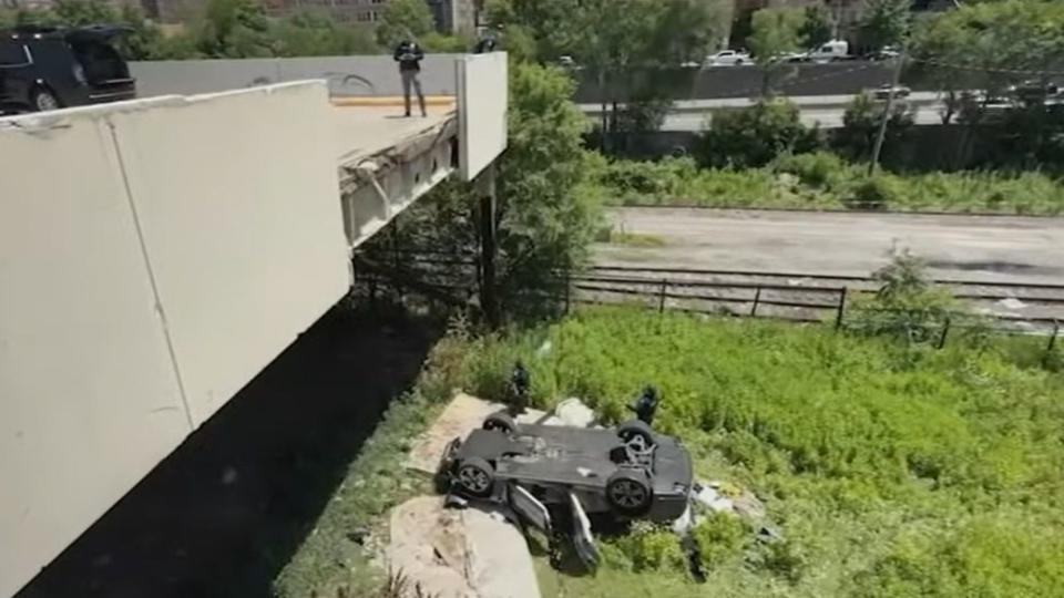 crashed porsche panamera