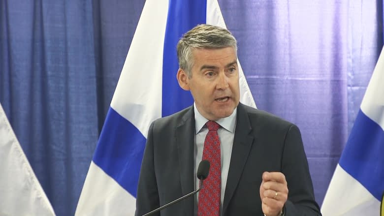 Premier booed in Cape Breton over decision to close 2 hospitals, expand 2 others