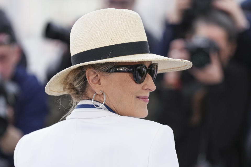 Meryl Streep posa durante una sesión de la Palma de Oro en la 77a edición del Festival de Cine de Cannes, en Francia el martes 14 de mayo de 2024. (Foto Scott Garfitt/Invision/AP)