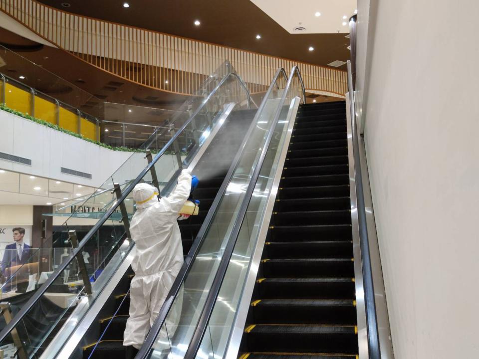 林口三井Outlet進行全館清潔消毒作業。   圖：MITSUI OUTLET PARK 林口／提供