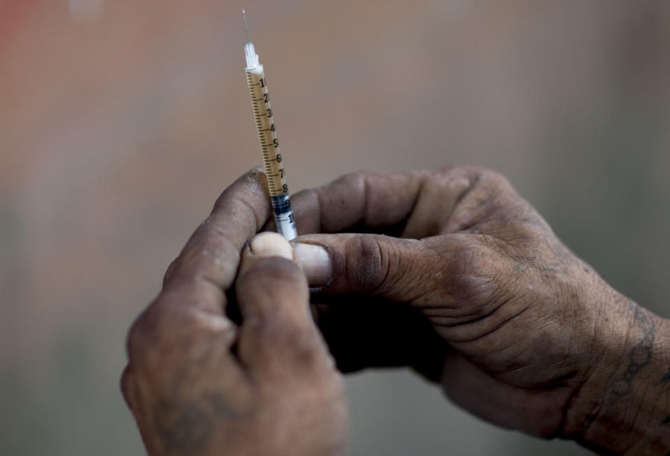 A heroin addict prepares a dose for himself in Humacao, Puerto Rico.&nbsp;Heroin accounted for the second highest number of accidental opioid overdoses in 2017. (Photo: ASSOCIATED PRESS)