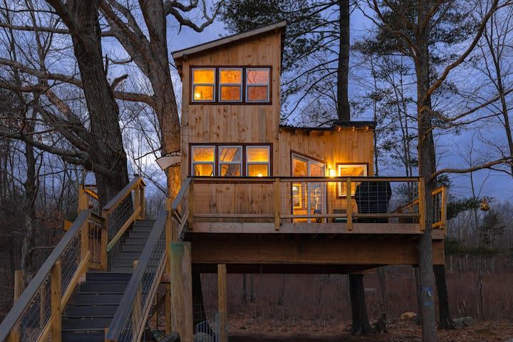 7) Treehouse at Bluebird Farm