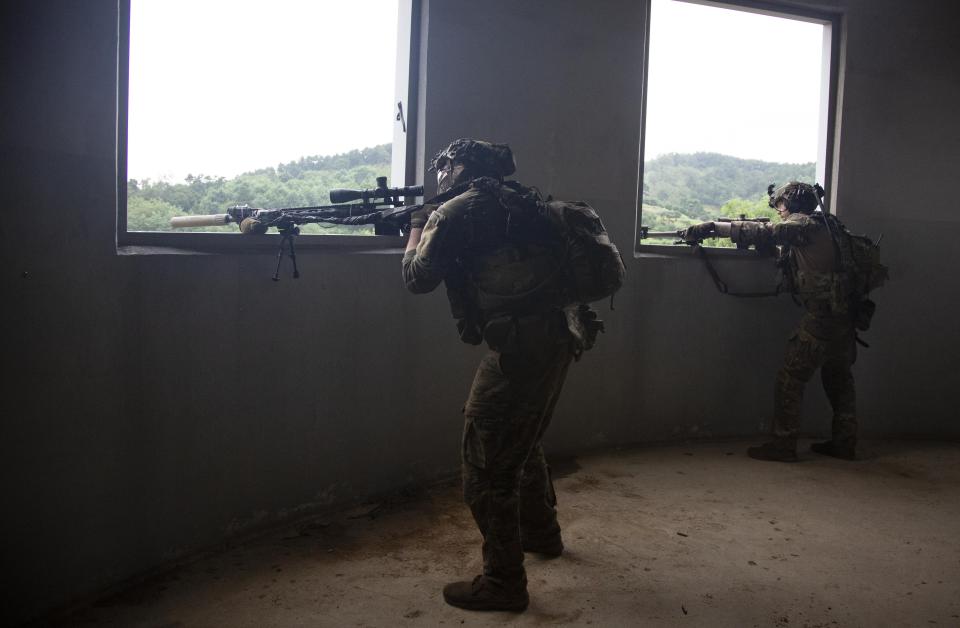 U.S. soldiers from 2nd Infantry Division, participate in a UFS/TIGER Combined Urban Operations plan as part of Ulchi Freedom Shield (UFS) exercises at Wollong Urban Area Operatiions training center, Wednesday, Aug. 23, 2023 on Paju in Gyeonggi-do, South Korea. (Jeon Heion-Kyun/EPA via AP, Pool)