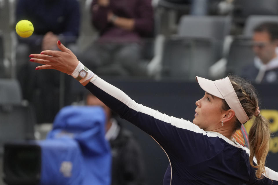 FILE - Croatia's Donna Vekic returns the ball to Poland's Iga Swiatek during their match at the Italian Open tennis tournament, in Rome, May 16, 2023. The group that runs the French Open tennis tournament has hired an artificial intelligence company to monitor players' social media accounts in a bid to try to protect athletes from cyberbullying. (AP Photo/Gregorio Borgia, File)