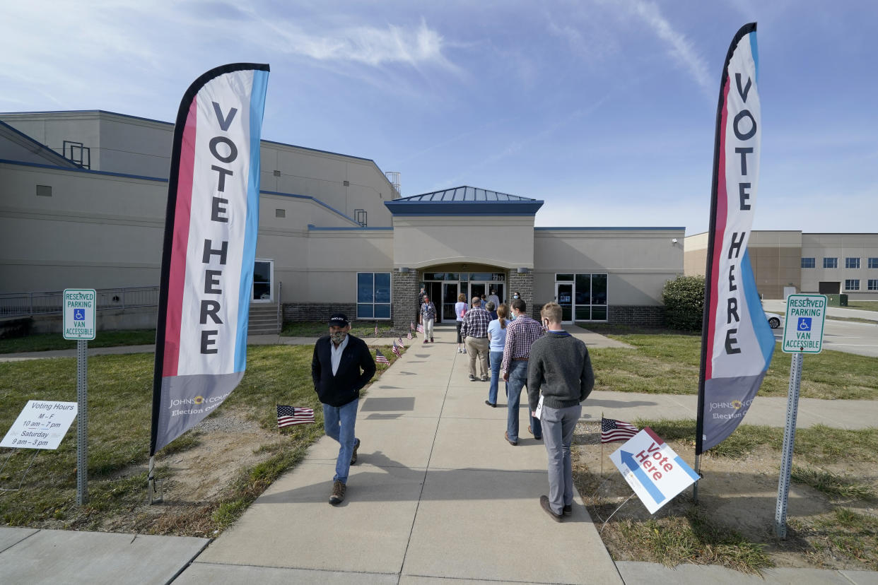 People wait to cast their ballot on the first day of early voting at an advance polling location Saturday, Oct. 17, in Overland Park, Kansas. (Photo: AP Photo/Charlie Riedel)