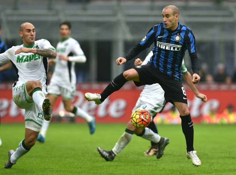 Sassuolo's Paolo Cannavaro (L) fights for the ball with Inter Milan's Rodrigo Palacio during their Italian Serie A match, at San Siro stadium in Milan, on January 10, 2016