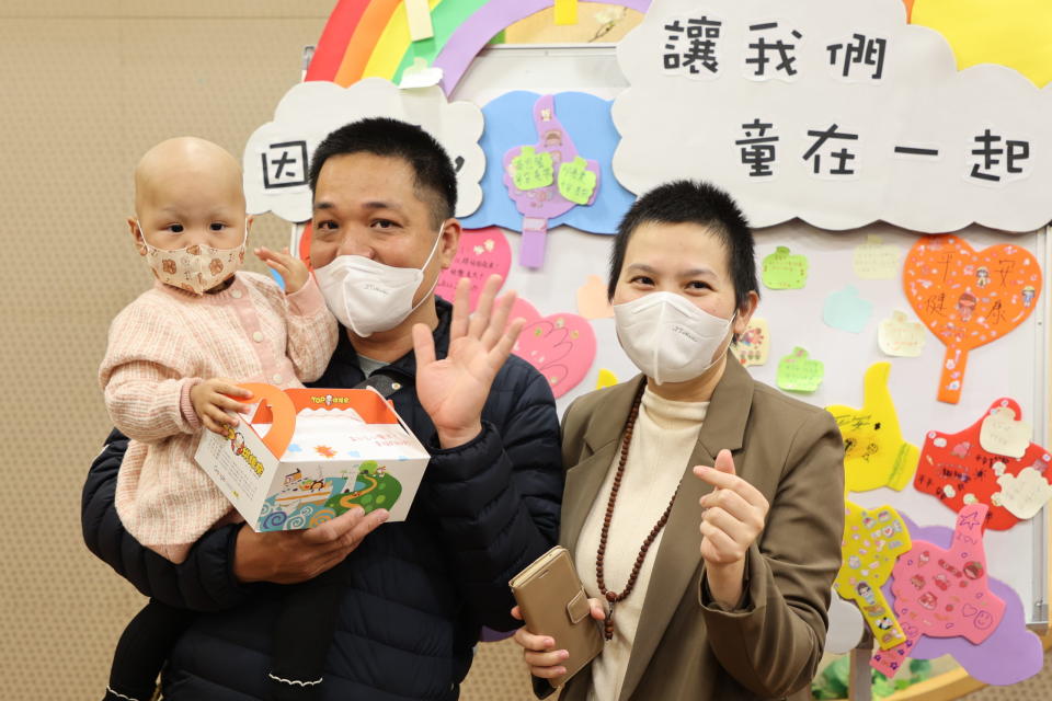 安蘇的母親張女士（右）表示，孩子在花蓮慈院治療期間，得到很多的關心與幫助。（圖：慈濟醫院提供）