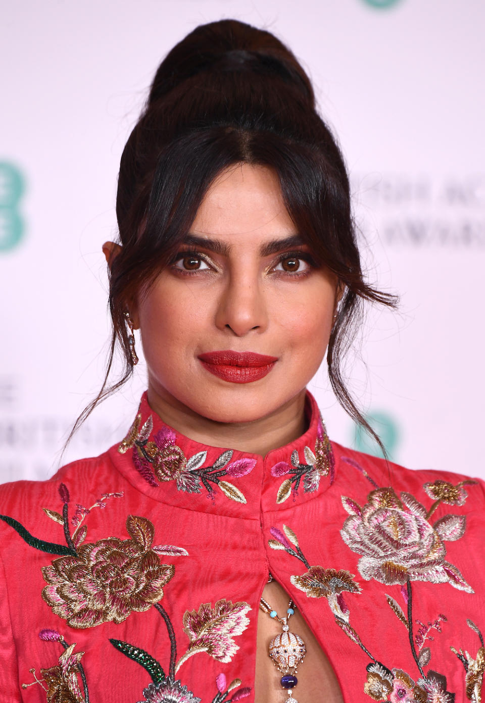 <p> Curtain bangs can be anything from almost a full fringe to a barely there, grown out style. Here actress Priyanka Chopra's are a little closer to the latter, but definitely feature that '70s "swooped" shape, which she paired with a bubble ponytail. </p>