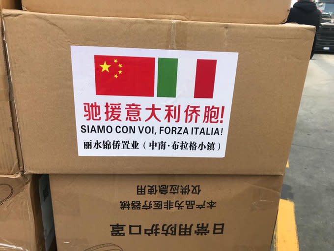 中國宣稱捐贈大批物資給義大利，想塑造自己是救世主的形象。   圖：翻攝自Italy ANPAS推特