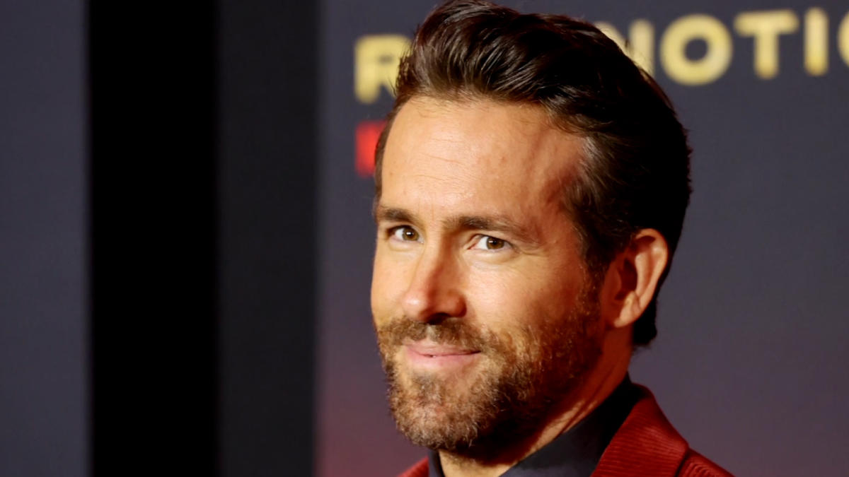 Ryan Reynolds Mistaken For Ben Affleck At New York Pizzeria 