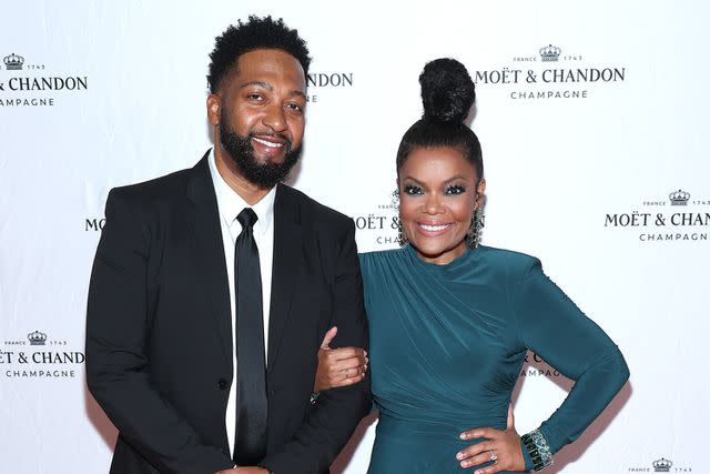 <p>Paul Morigi/Getty</p> Anthony Davis and Yvette Nicole Brown, November 2023