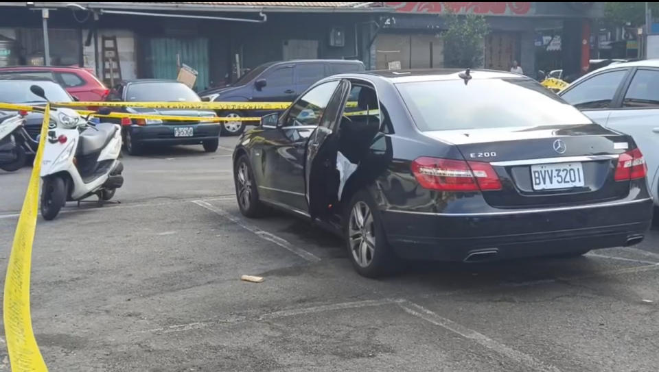 土城一處停車場今發生一起命案男子陳屍賓士車內。（圖／翻攝畫面）