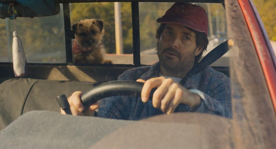 Sein Hund Reggie geht Herrchen Doug (Will Forte) eigentlich nur auf die Nerven. (Bild: 2023 Universal Studios)