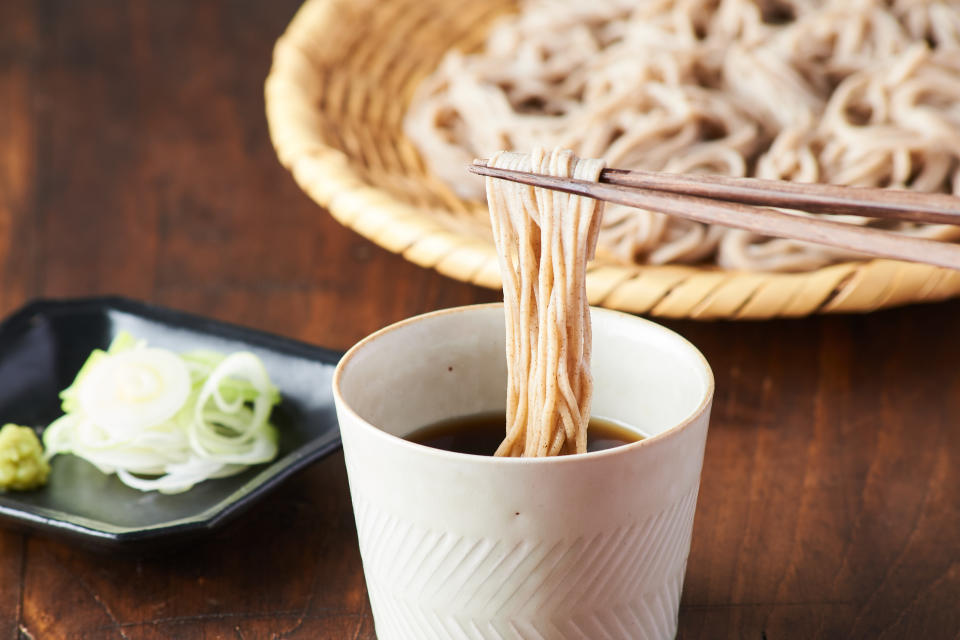 奥出雲極幼蕎麥麵兩包組合折後$64.20，使用日本國內產蕎麥，自家磨製再以冷風乾燥 2 日而成，能保留蕎麥香味。