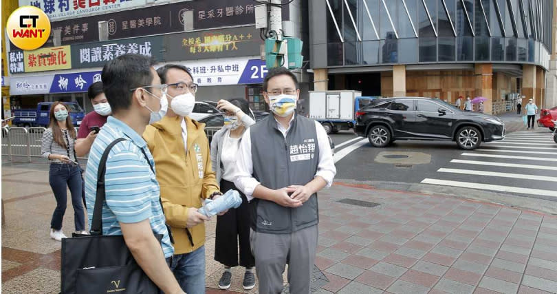 台北市議員阮昭雄宣布不競選連任，並宣布由湧言會推出的新人趙怡翔接棒。（圖／黃耀徵攝）