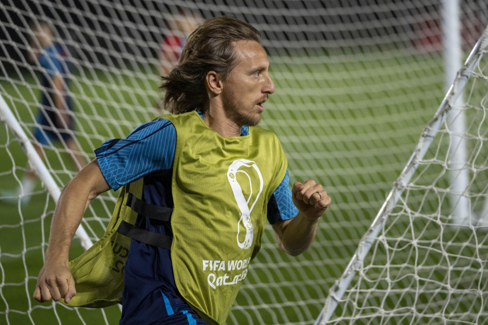 El volante croata Luka Modric durante un entrenamiento en la víspera del partido contra Brasil por los cuartos de final del Mundial, el jueves 8 de diciembre de 2022, en Doha, Qatar. (AP Foto/Darko Bandic)