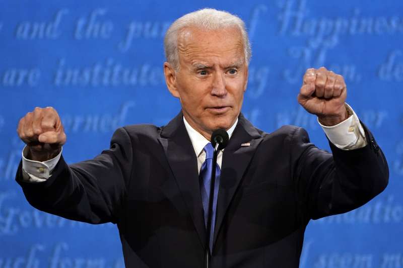 2020年10月22日民主黨總統候選人拜登（Joe Biden）、美國大選最終場辯論會，於田納西州納士維（Nashville）的貝爾蒙特大學（Belmont University）舉行。（AP）