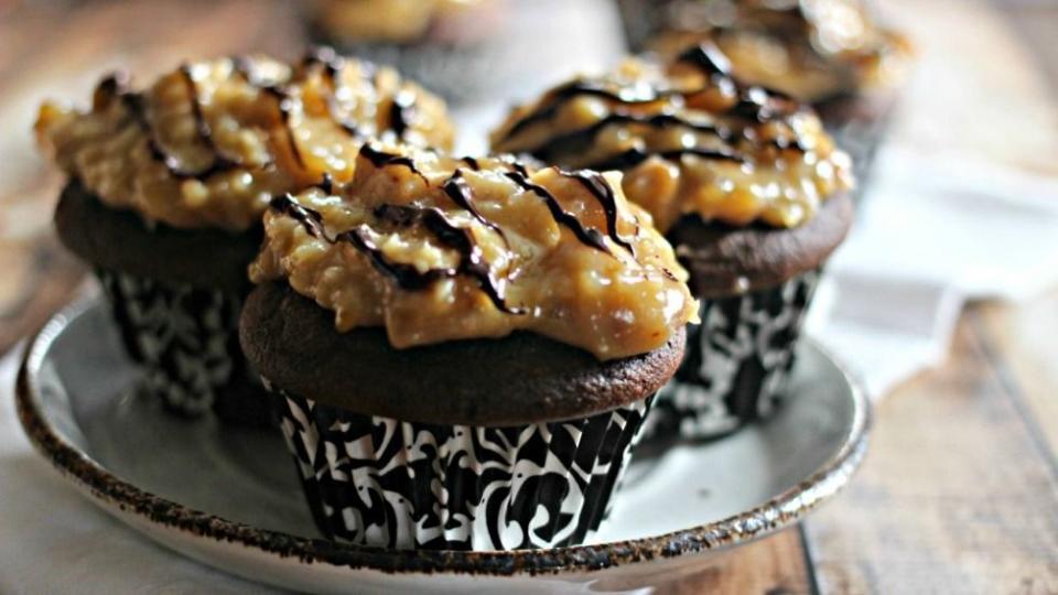 <p>These moist cupcakes have a sweet and crunchy topping that showcases pecans, coconuts and a chocolate drizzle.</p><p><strong><a href="http://www.frugalmomeh.com/2014/04/german-chocolate-cupcakes.html" rel="nofollow noopener" target="_blank" data-ylk="slk:Get the recipe at Frugal Mom Eh!;elm:context_link;itc:0;sec:content-canvas" class="link ">Get the recipe at Frugal Mom Eh!</a></strong></p>