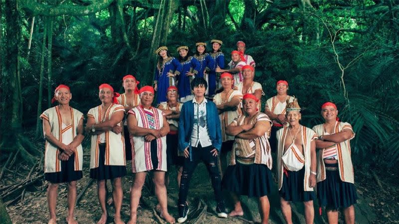 歌手王宏恩【會走路的樹】官方MV正是在鸞山森林博物館拍攝，也將森林之美介紹給大家（圖／翻攝自YouTube-王宏恩頻道）