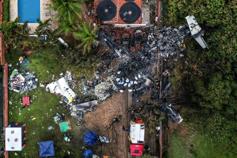 Photo aérienne, le 10 août 2024, des débris de l'avion qui s'est écrasé tuant 62 personnes à Vinhedo, au Brésil (Nelson ALMEIDA)