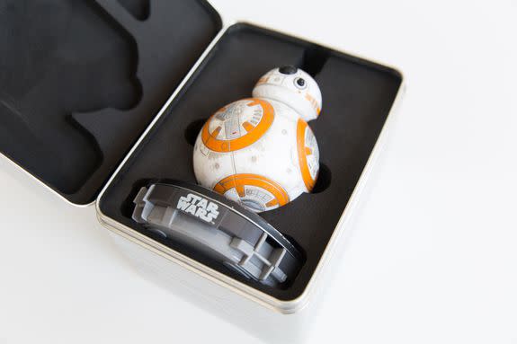 Inside the Special Edition tin is a BB-8 that looks quite different from the original Sphero bot, but more like the BB-8 in the movie.